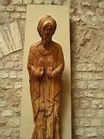 Statue, Sainte femme, 2e quart du 12e, bois de poirier (Paris, musee de Cluny)